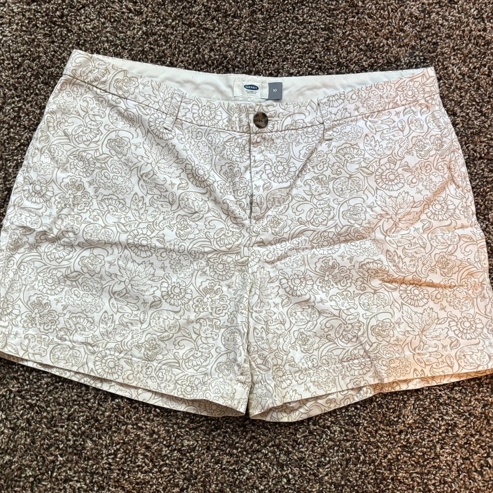 White and Tan Floral Patterned Shorts from Old Navy- Size 10